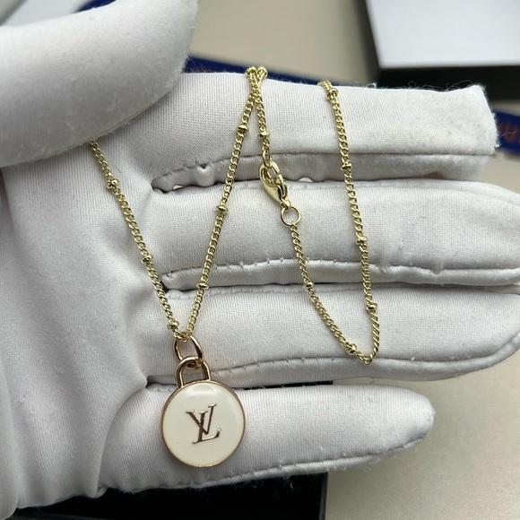 Luxury Charm (LV)-Gold/White, LV Both Side, Unbranded 18" Chain, Box & Dust bag - Picture 14 of 15
